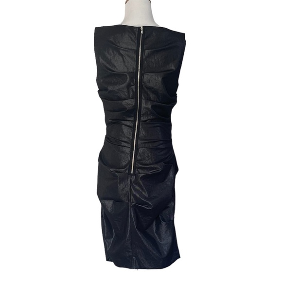 2bRYCH body-con sleeveless ruched dress - Picture 2 of 6